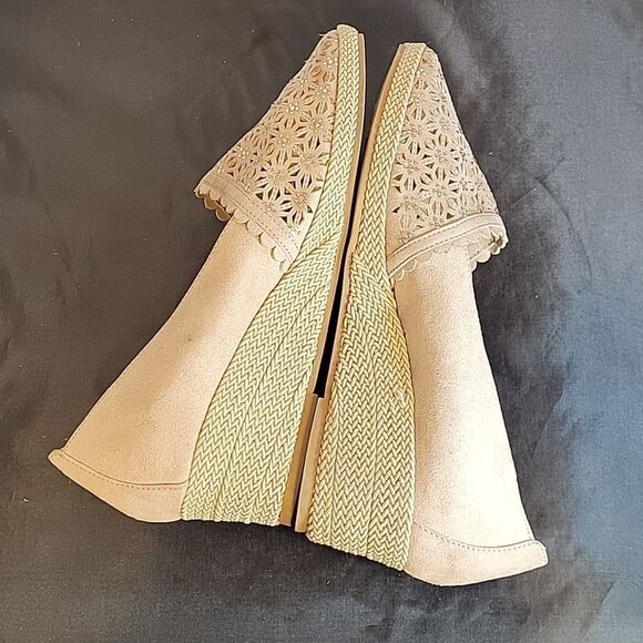 KAREN SCOTT ROUND TOE SLIP-ON RHINESTONES EMBELLISHMENT SUEDE WEDGE SHOE - Picture 13 of 15